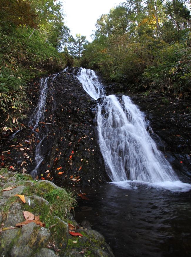 滝つぼまで近寄れます。