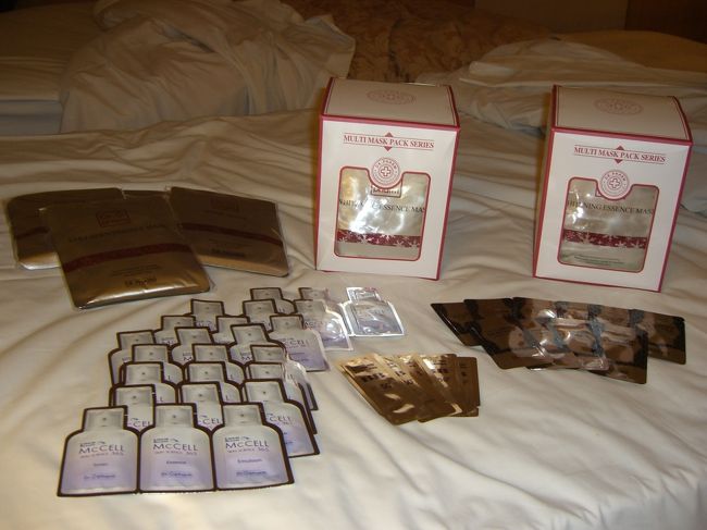 ◆１日目のお買いもの◆<br /><br />【Ｄｒ，Ｐｈａｒｍ】ＥＳＳＥＮＣＥＭＡＳＫ４０Ｐ＋おまけ５Ｐ<br /><br />①ＷｈｉｔｅｎｉｎｇＥｓｓｅｎｃｅ：１０Ｐ<br />②ＣｏｌｌａｇｅｎＥｓｓｅｎｃｅ：１０Ｐ<br />③ＦｒｅｓｈＥｓｓｅｎｃｓ：１０Ｐ<br />④ＨｅｒｂＥｓｓｅｎｃｅ：１０Ｐ<br />⑤ＦｒｅｅＧｉｆｔ：５Ｐ（内容①でした）<br />