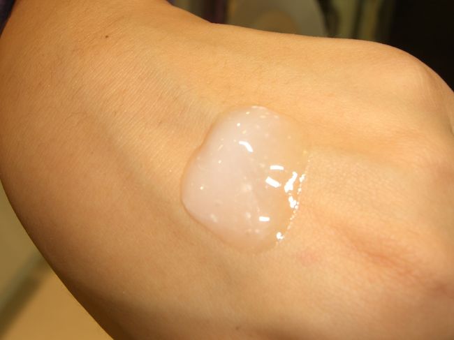 ＣＯＤＥ５の化粧水は、美白成分の白い粒々が入っており浸透力は良かったです。<br />このラインで、化粧水＆乳液＆美容液ＳＥＴで９９，０００ウォンでした。<br /><br />すごく気になっていたのですが、ｓｕ：ｍを大量購入したので諦めました…(>_<)<br />