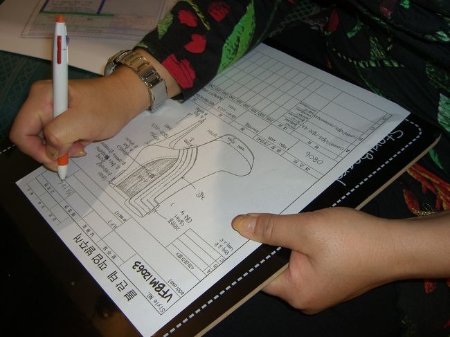 あらかじめデザインが決められたオーダー用紙に記入します。