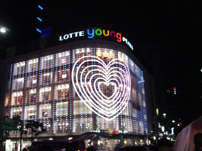 ロッテヤングプラザの電飾、めっちゃ可愛い（＾ｕ＾）