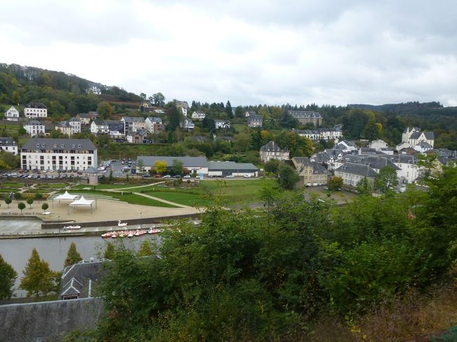 丘の上から美しいブイヨンの街を一望