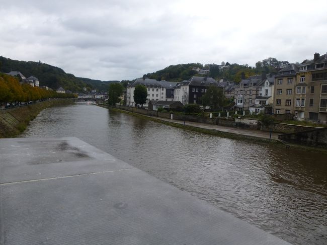 スモワ川沿いの美しい街でした。