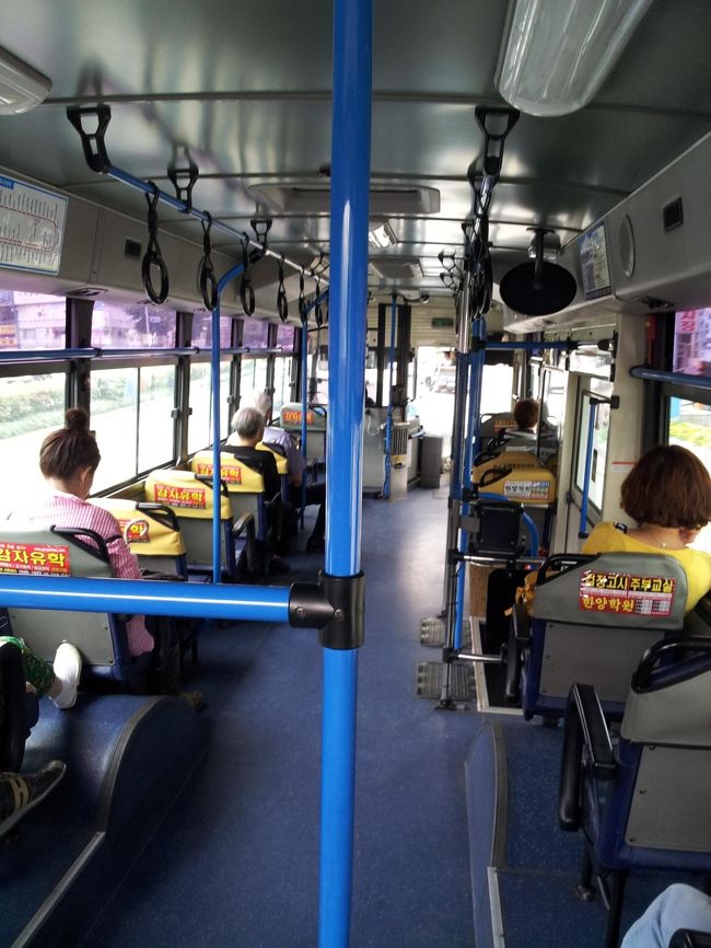 切符を入手したので、とりあえずバスで西面へ向かうことに。<br />バス移動は色んな景色を見られて楽しいです。