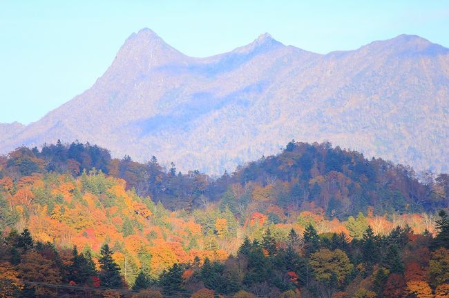 夕張岳と紅葉の裾模様