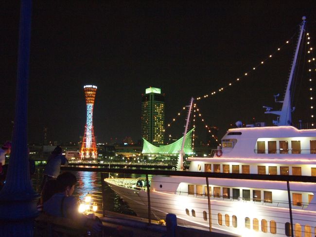 ポートタワーと客船の組み合わせがいいですね。
