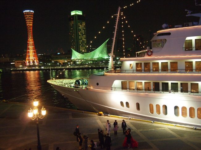 下に新郎、新婦がいらっしゃいます。