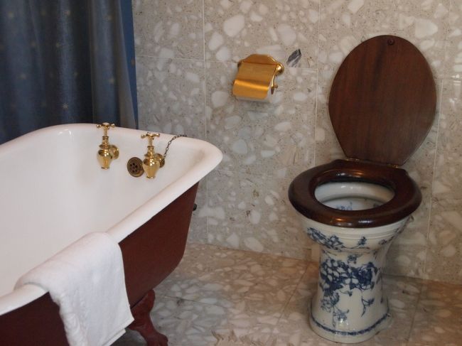 陶器の便器とはお金持ち！