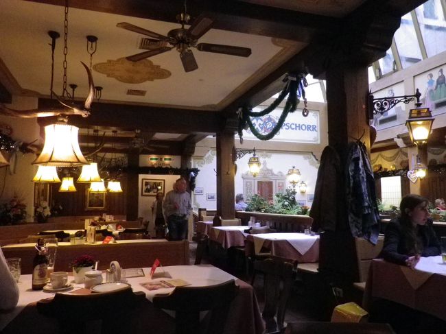 中途半端な時間すぎてお店はガラガラ。