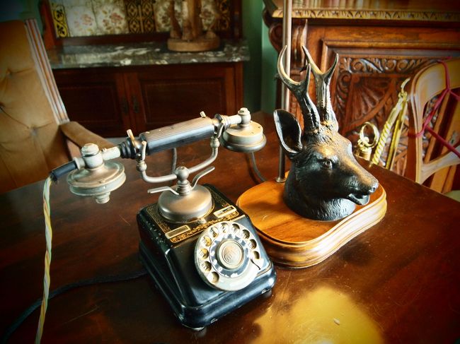 いかにも骨董品らしい品です。