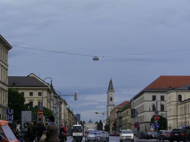 ちょっと歩くだけでもう郊外風なのね。