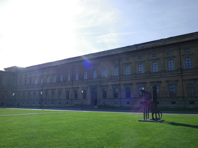 アルテ・ピナコテーク大堪能。かなりゆっくりみたなあ。中世絵画好きにはうれしいスポット。