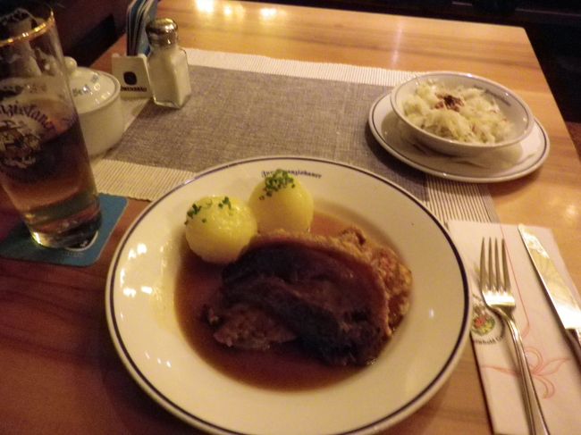 オペラ座はす向かいのお店。またお肉。でもおいしい！！ミュンヘン肉天国でもあると思う。