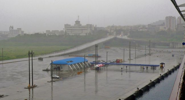 花蓮も雨季です。<br />傘を持っての市内歩きに出発します。<br />