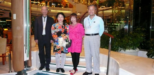 同じテーブルの方と記念撮影。<br />お世話になり有難うございました。