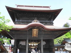 阿蘇中心部の近くにある「阿蘇神社」に参拝してきました。
