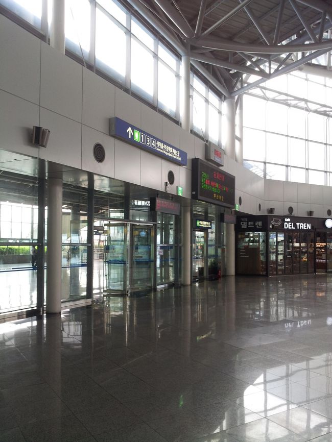 お腹もふくれたので釜山駅に戻ってきました。荷物は東横インのフロントにあずかってもらっていたのですが、駅前なので本当に便利。釜山に行くときはここ、と思いました。