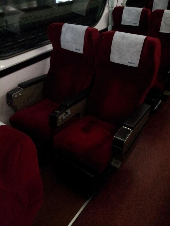 KTXよりセマウル号の方が乗りごこちがいいと聞いていたのですが、事実でありました。足元も幅も広いし、椅子がふかふかしてます。<br />そこそこ長時間の旅でしたが、リクライニングした椅子に座っていると苦になりません。時間があるならのんびりセマウルの旅はオススメ。