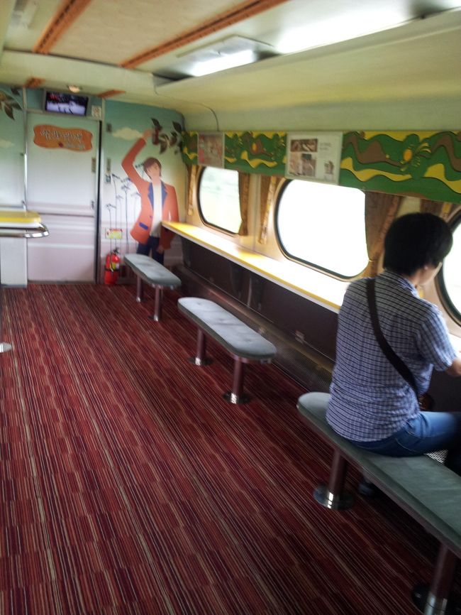 売店の前の休憩所。