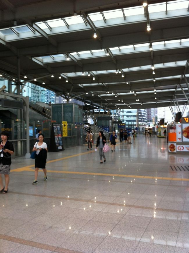 広々して明るい。