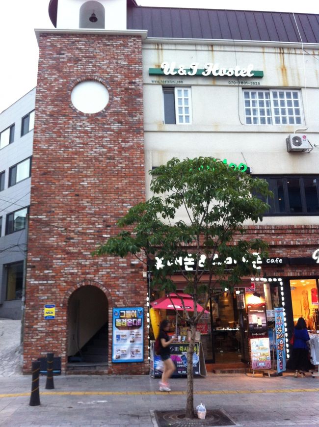 荷物があったので、タクシーで宿へ。U&amp;I Hostel という宿。<br />淑大入口から7-8分ぐらい。南営駅から１５分弱