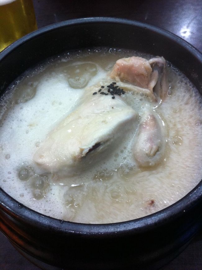 参鶏湯。漢方漢方しすぎずあっさりしていて、疲れた胃に優しかったです。うまし。<br /><br />※食べたところの詳細は↓にまとめたので、よろしければこちらもご参照ください…<br />http://blog.livedoor.jp/okanekotravel/archives/20119451.html