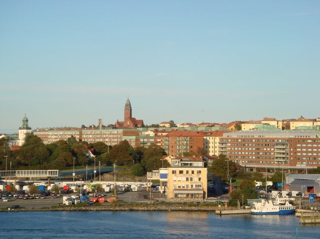 船からの風景<br /><br />週末をスウェーデンで過ごしたドイツ人がたくさん<br />みんなデッキに出て写真撮影<br /><br />船の中にはレストラン・売店・免税店もあり快適<br />1泊と言わず数泊したかった