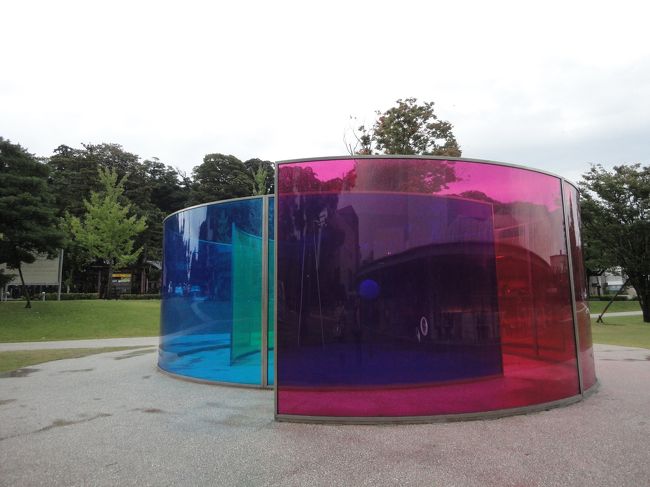 屋外にもいろいろアートがあります<br />