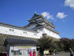 関空より一気に和歌山市へ。
和歌山城です。青い空とのコントラストが雄大です。