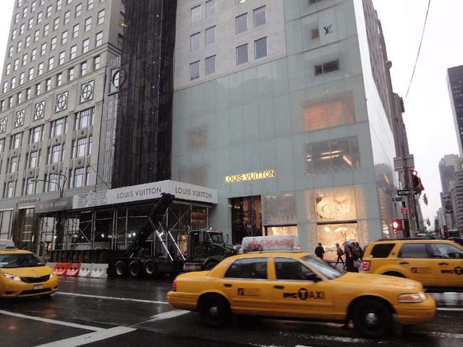 ５番街「ルイ・ヴィトン」14:56撮影。