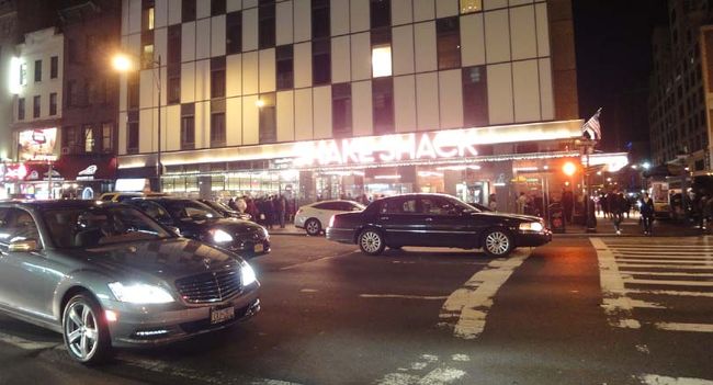 本日の夕食は「SHAKE SHACK」