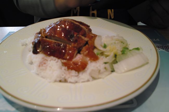 豚肉をカリカリにしたの!!（名前忘れました……）すっっごく美味しかったです!!旅行中２回食べにきました!!<br /><br />鳥カリカリの方が看板メニューみたいですが。私は豚を気に入りました。<br />ちょっと甘めの味付けですね。<br />お米はもちろん、外国のお米って感じです。