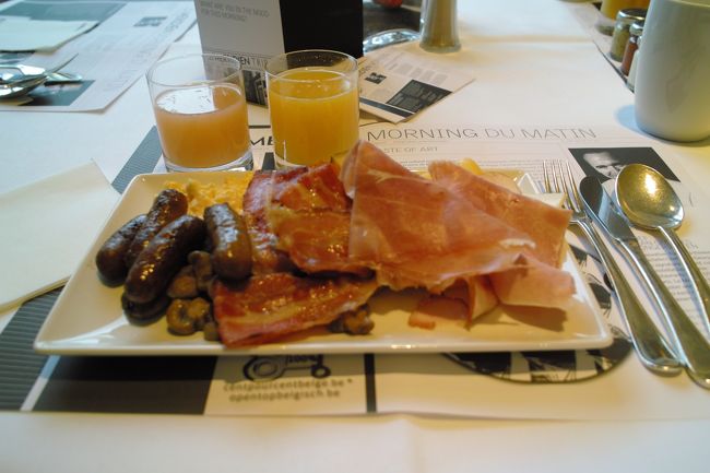 今日もホテルの朝食から。<br />前日夜ごはんを食べなかった夫は朝からもりもりです。