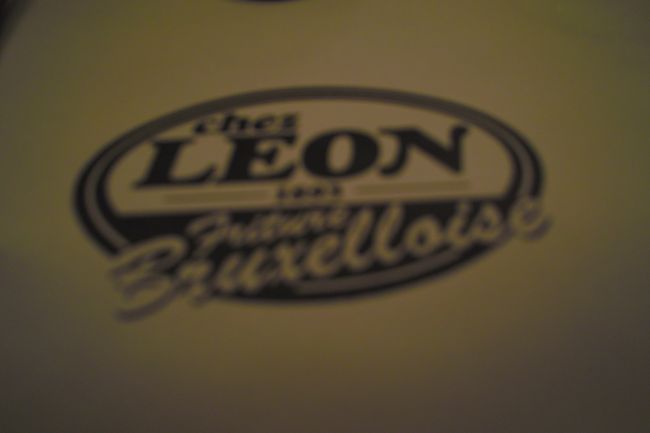 夜になったので、昨日予約しておいたシェ・レオンへ。