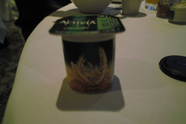 本日もホテルの朝食からはじまります。<br />小麦の絵が描かれているヨーグルト、日本にはないと思うのでチョイス。<br />味が美味しくなかったからか、すでに満腹だから食べれないのか……<br /><br />ホテルの朝食が良すぎるのも問題ですね……<br /><br />あまりにおなかいっぱいなので昼と夜の食事の計画もままならずお買い物に出かけます。<br />