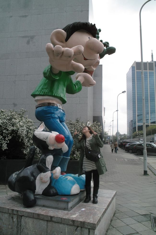 また満腹になったので漫画博物館に。<br />途中にあったオブジェ。かわいい〜〜〜