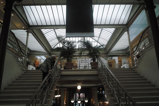 博物館入り口。元デパートだそうできれいです。<br />博物館の内容は、まあまです。やっぱりその漫画を知らないとすごくは楽しめないかも……字も読めないし……でも、かわいいキャラクターがいっぱいいるので飽きずに見れます。<br /><br />なんだかんだ言って写真いっぱい撮りましたし。<br />