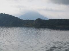 池田湖から見える開聞岳