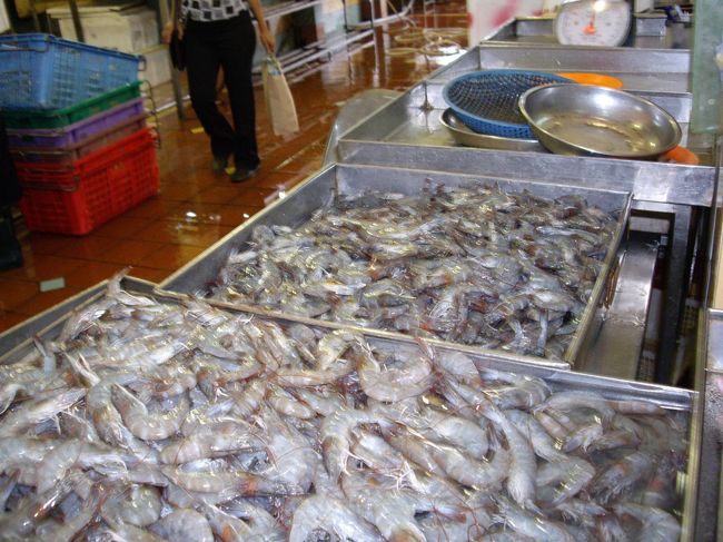 それと、やはりエビが豊富だ。天然か養殖かはわからないが、冷凍ではなく、生のエビだ。 <br />