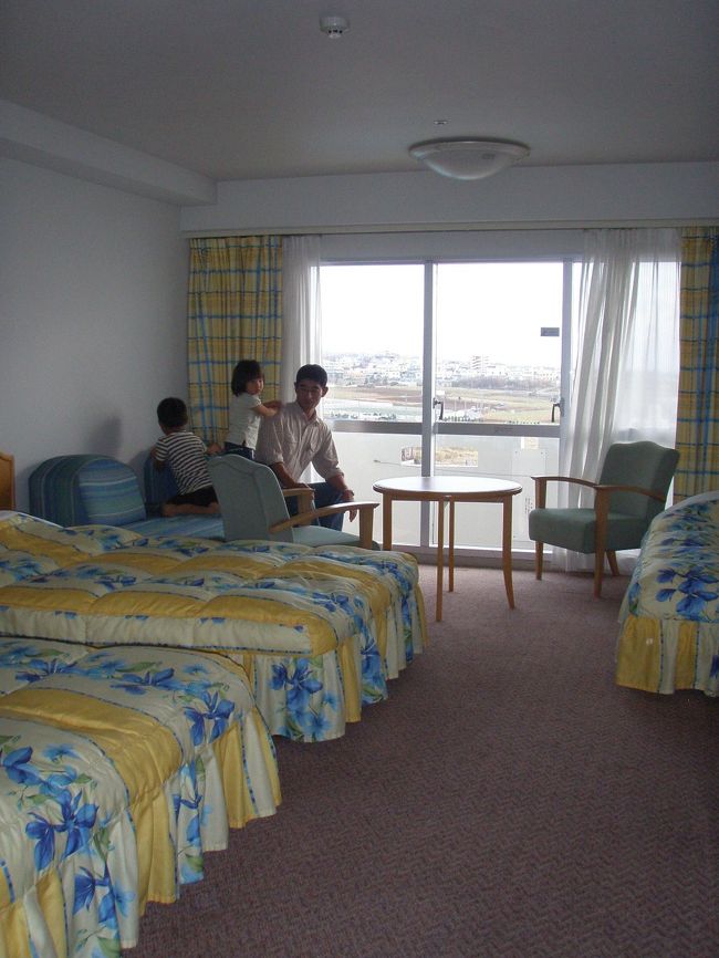 残波岬ロイヤルホテルです。<br />725号室<br />この日は土曜日とあって、混んでいました。お部屋のグレードアップも特になし。