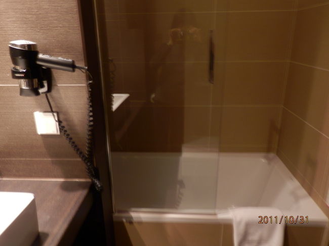 バスタブは小さいなぁ〜と