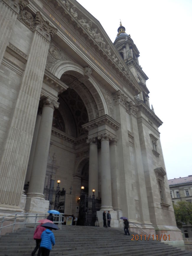 大きな建物です。