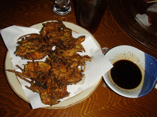 モズクの天ぷら<br />私が家で作るのとちょっと違う！<br />カリッカリで美味しい。<br /><br />沖縄でモズクを買ってきて、家でも真似して作って食べました。<br />大好評でした。