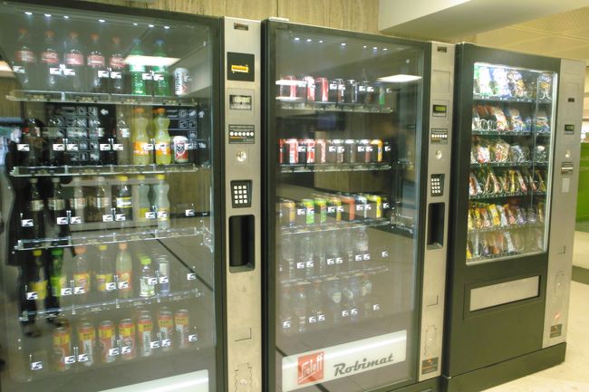 自動販売機、お菓子＆ジュース