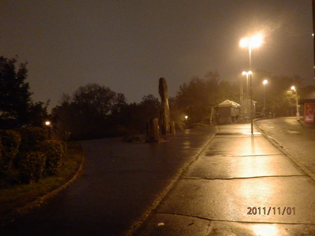 少し歩いてクルーズ船乗り場へと。