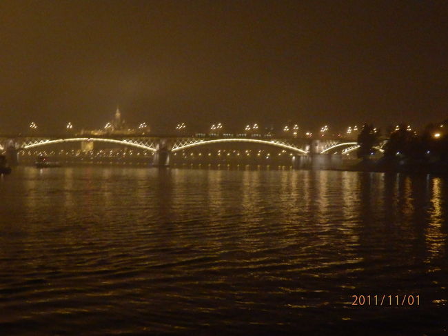 ドナウ川夜景クルーズスタート。