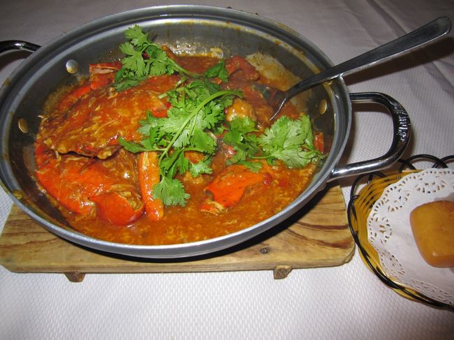 ＪＵＭＢＯのチリクラブ　最近はこちらのお店の方が人気だとか。予約が取りにくいそうです。チリソースに卵が入っているのでマイルドな味わい。ソースは白いご飯にかけて食べても美味しいです。