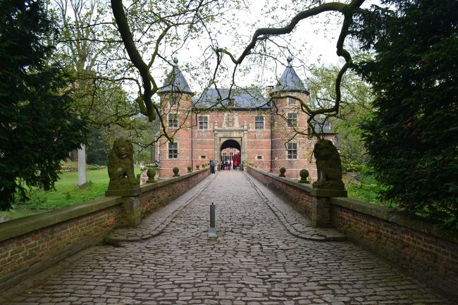 グロート・ベイハールデン城の入口♪