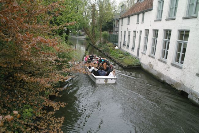 川を見ると運河クルーズ