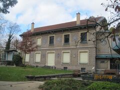 目的地のMusee de l'Ecole de nancy
ナンシー派美術館。

アールヌーヴォ―芸術の草分け、ナンシー派の作品を集めた美術館。
建物もアールヌーヴォー。
此処を見たくてナンシーに来たのに休館日。

私の失敗で月、火休みでした。
慌ててプランを作り曜日を、考慮し忘れました。

何人もの方に尋ねながら、凄く苦労してたどり着いたんですが。
でも、目的地にはたどり着けたので満足＾＾